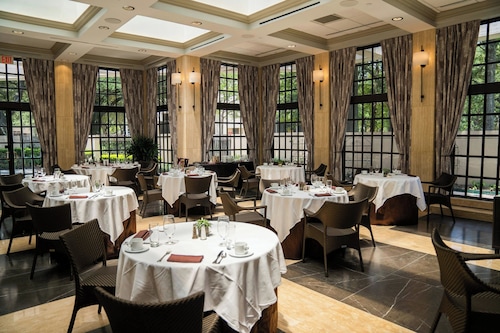 Houston Grand Hotel - River Oaks