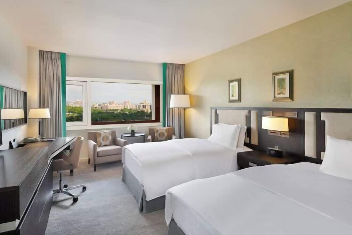 1 bedroom, Egyptian cotton sheets, premium bedding, down duvets