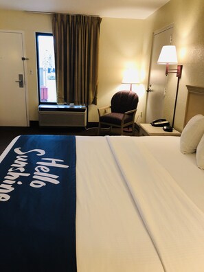 Quarto, 1 cama King, para não fumantes | Escrivaninha, Wi-Fi de cortesia, roupa de cama