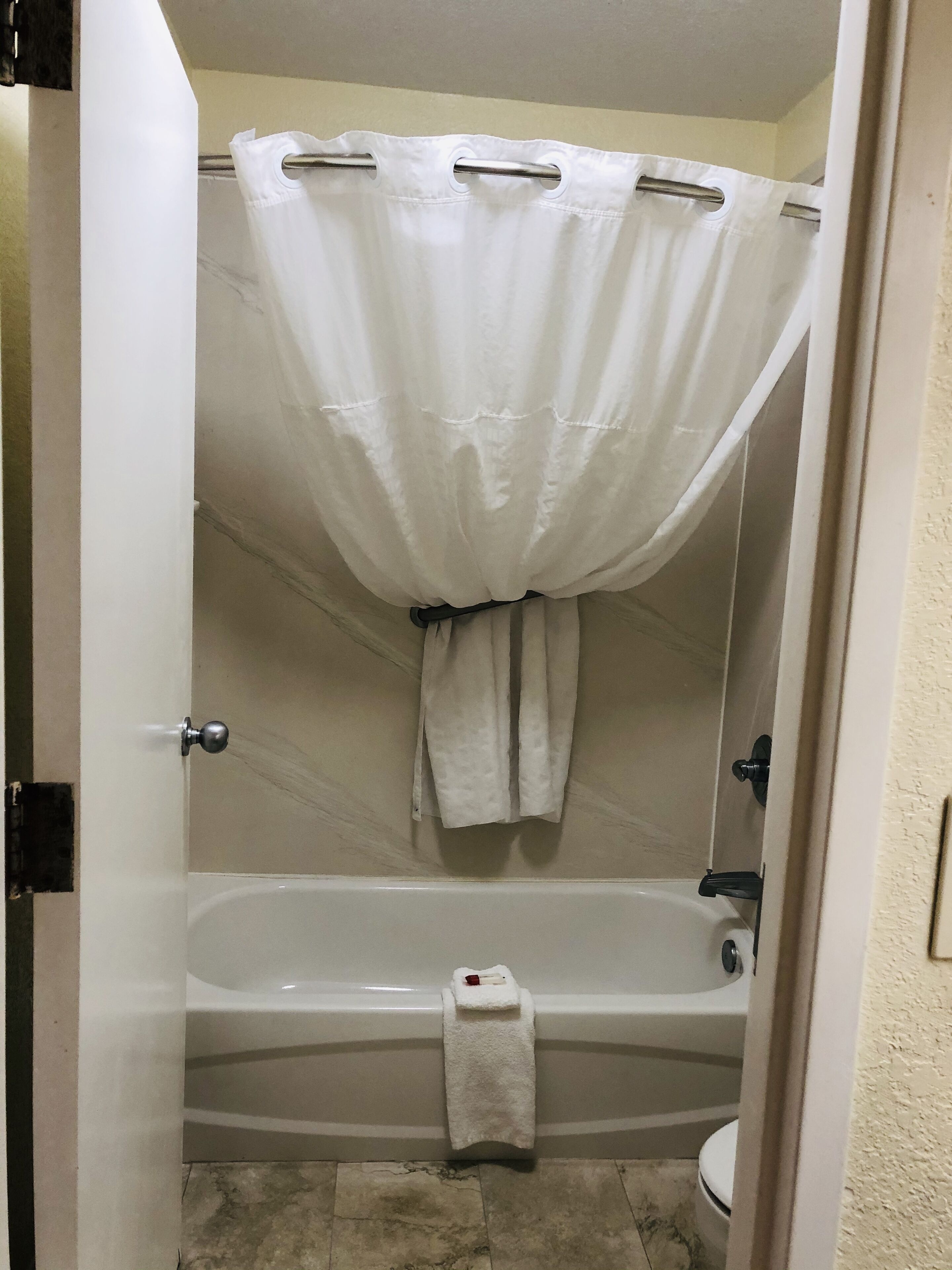 Kamar, 1 Tempat Tidur King, Bebas Asap Rokok | Kamar mandi | Perlengkapan mandi gratis dan handuk