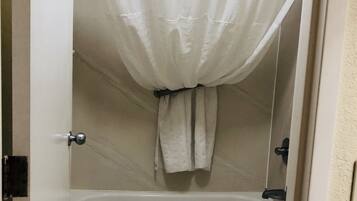 Kamar, 1 Tempat Tidur King, Bebas Asap Rokok | Kamar mandi | Perlengkapan mandi gratis dan handuk