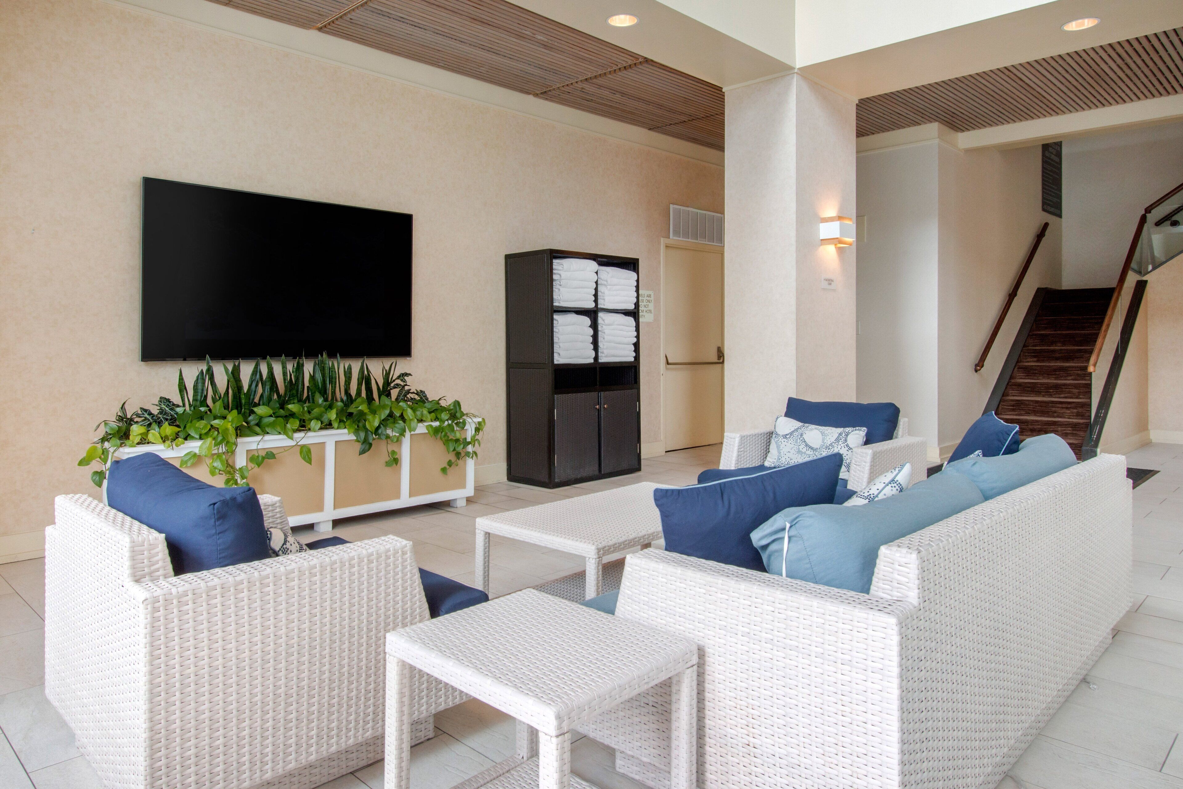 indoor pool, outdoor pool, open 6:00 am to 9:00 pm, pool loungers