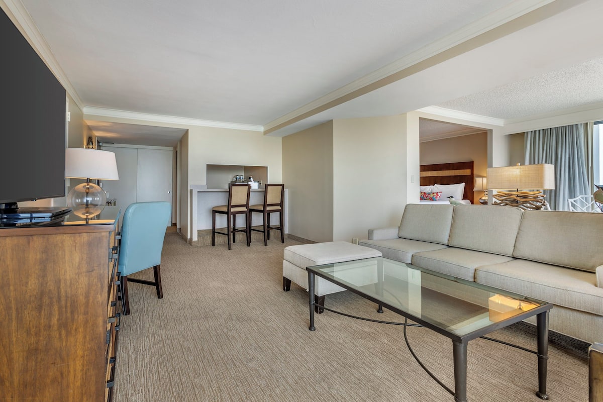 Suite, 1 King Bed, Bay View