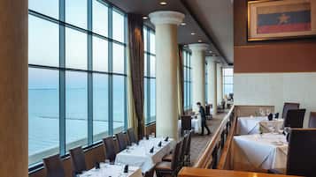 2 restaurants, breakfast, lunch, dinner served; American cuisine