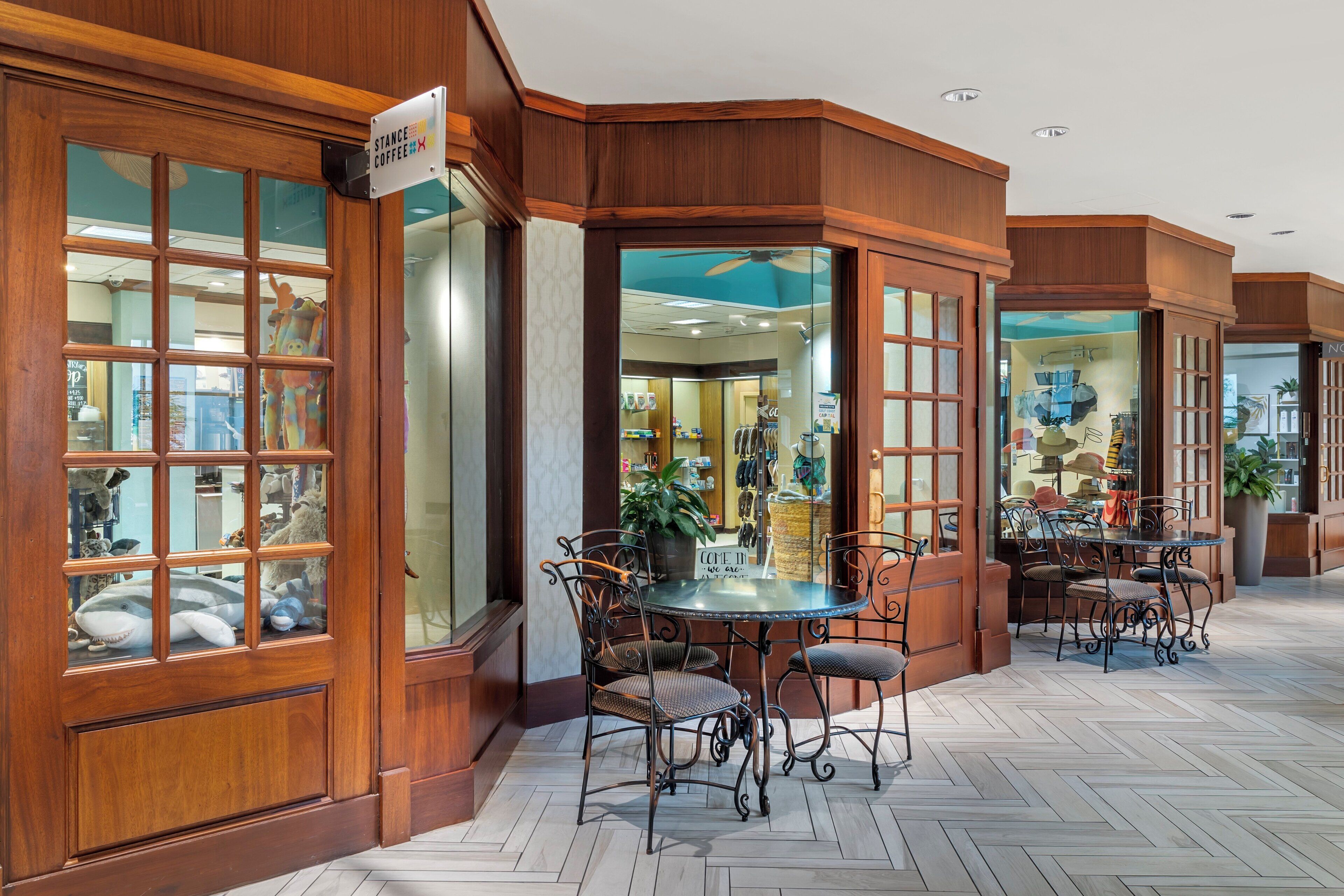 2 restaurants, breakfast, lunch, dinner served; american cuisine