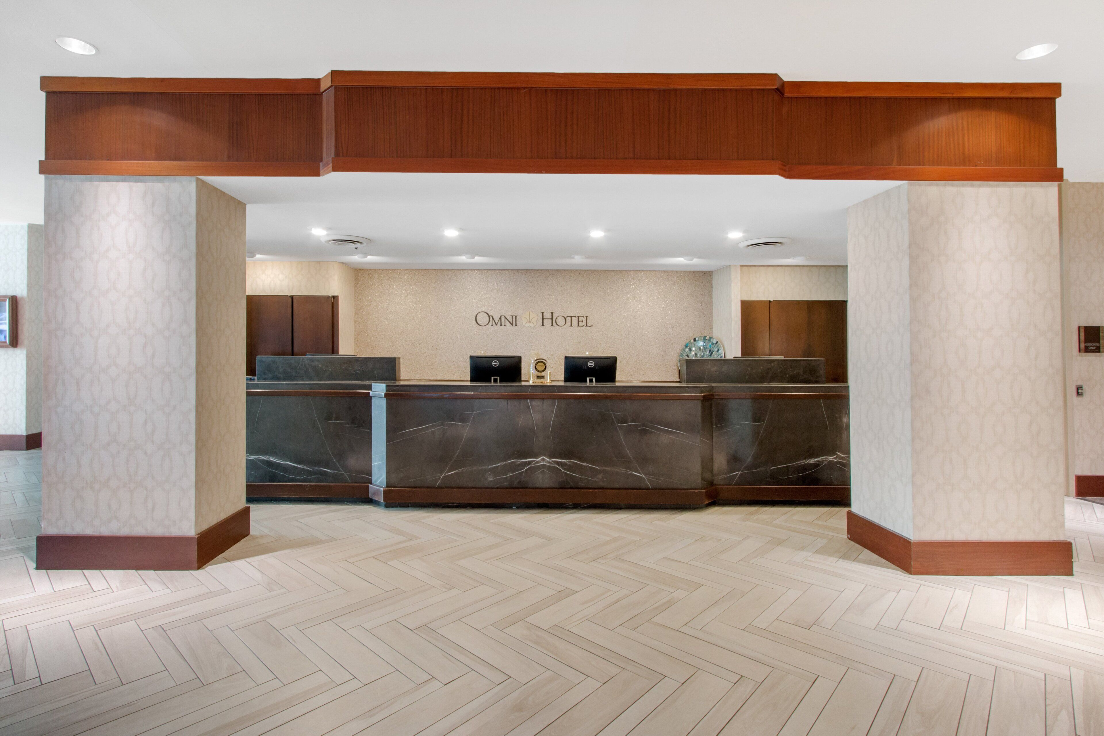 3 bars/lounges, poolside bar