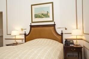 Executive Single Room | Minibar, in-room safe, individually decorated, individually furnished - Grand Hotel Cravat (Luxembourg City)