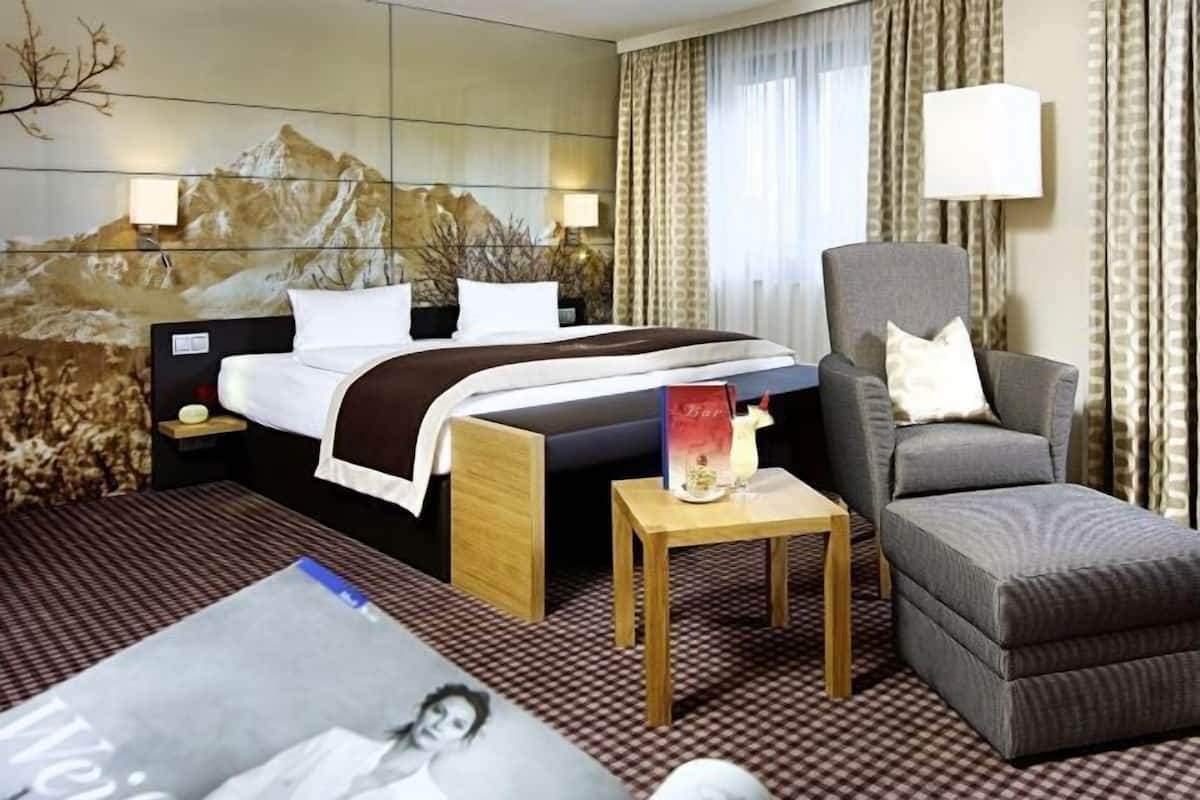 Premium bedding, in-room safe, desk, blackout curtains