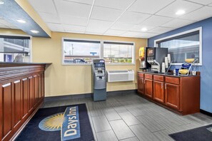 Breakfast area - Days Inn by Wyndham Jacksonville NC (Jacksonville)