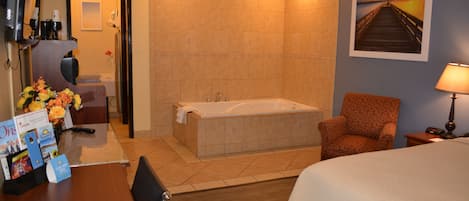 Studio Suite, 1 King Bed, Non Smoking | Jetted bathtub
