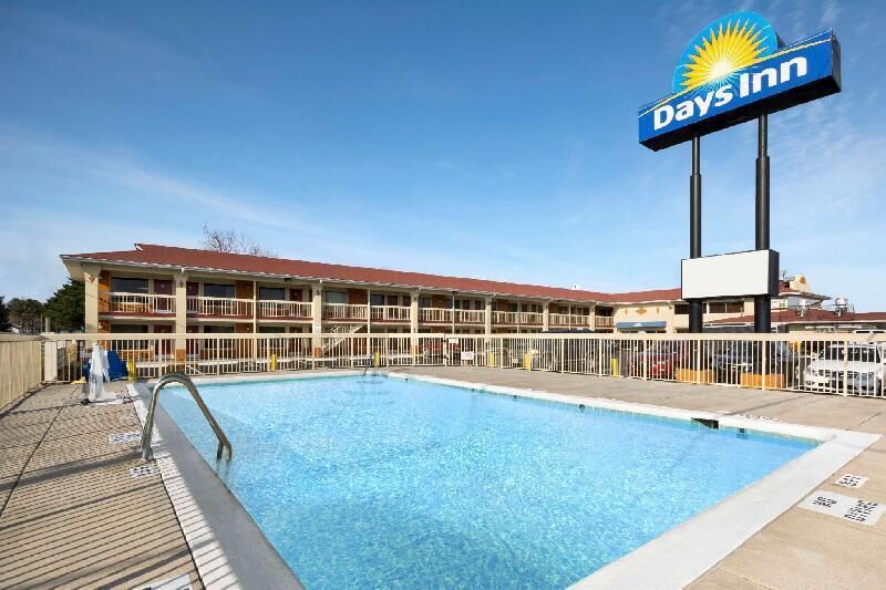 Pool | Seasonal outdoor pool