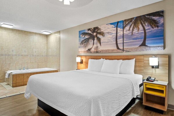 开间套房, 1 张特大床, 无烟房 | 高档床上用品、办公桌、遮光窗帘、熨斗/熨衣板