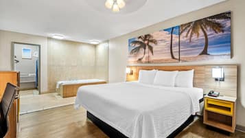 Studio Suite, 1 King Bed, Non Smoking | Premium bedding, desk, blackout drapes, iron/ironing board