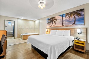 開放式套房, 1 張特大雙人床, 非吸煙房 | 高級寢具、書桌、遮光布/窗簾、熨斗/熨衣板