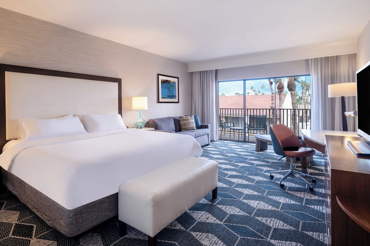 Standardrum - 1 kingsize-säng med bäddsoffa - balkong - utsikt mot innergården | 1 sovrum, sängtillbehör av högsta kvalitet och skrivbord