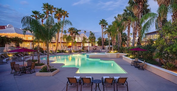 Outdoor pool, sun loungers