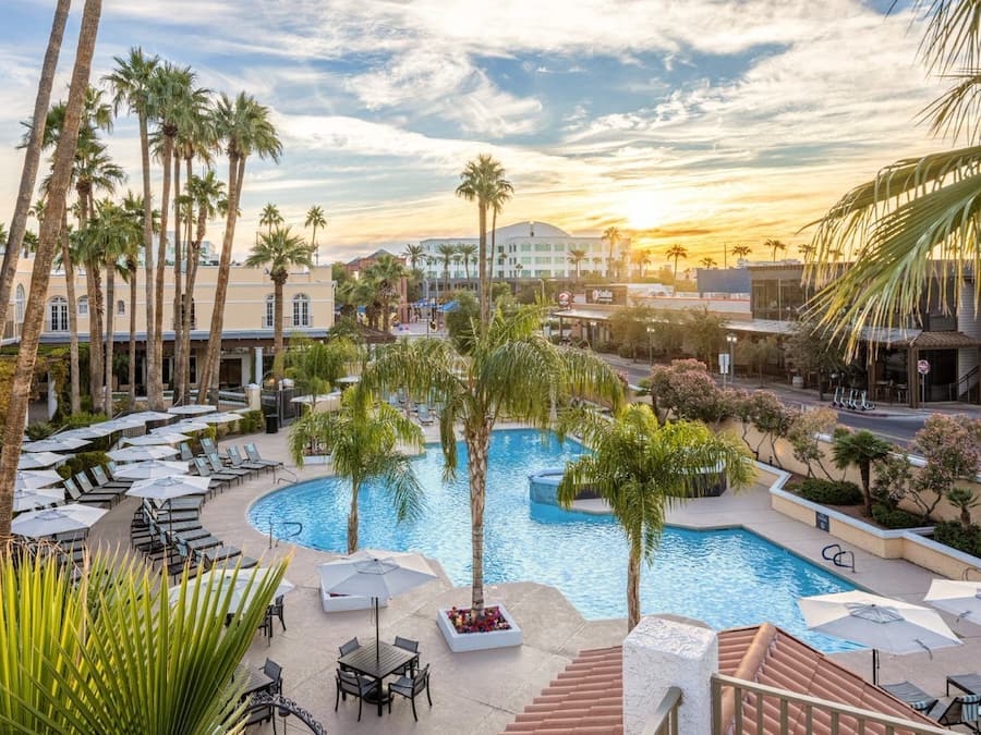 Outdoor pool, sun loungers