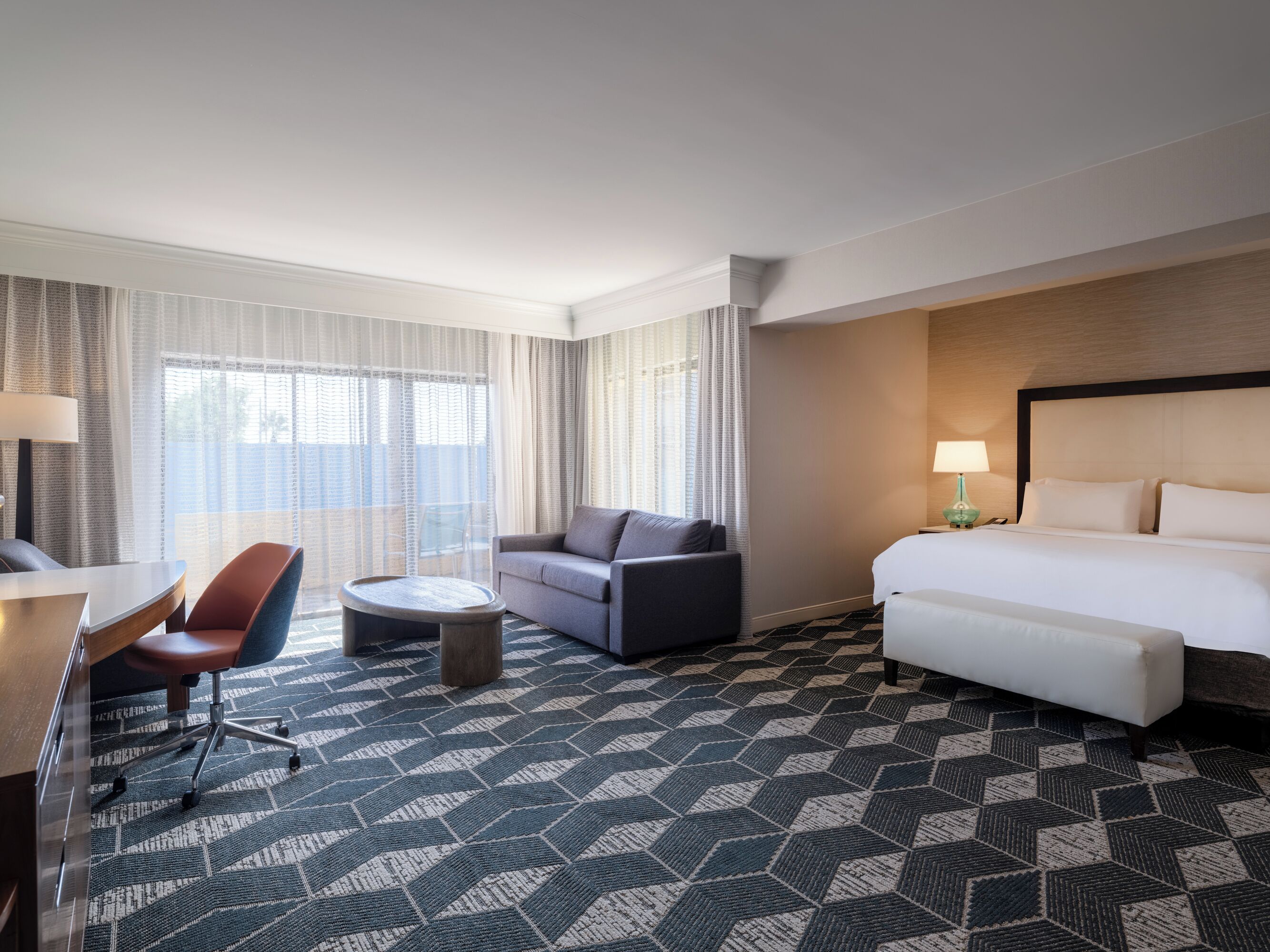 Suite – junior, 1 kingsize-seng med sovesofa, balkong | 1 soverom, sengetøy av topp kvalitet og skrivebord