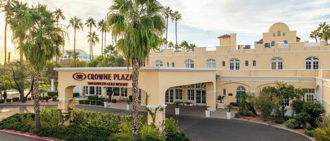A hotel with a sign reading 'Crowne Plaza San Marcos Golf Resort.'