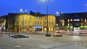 A hotel with a prominent "ROYAL OXFORD HOTEL" sign, a central courtyard, and a modern building adjacent to it. - Royal Oxford Hotel (Oxford)