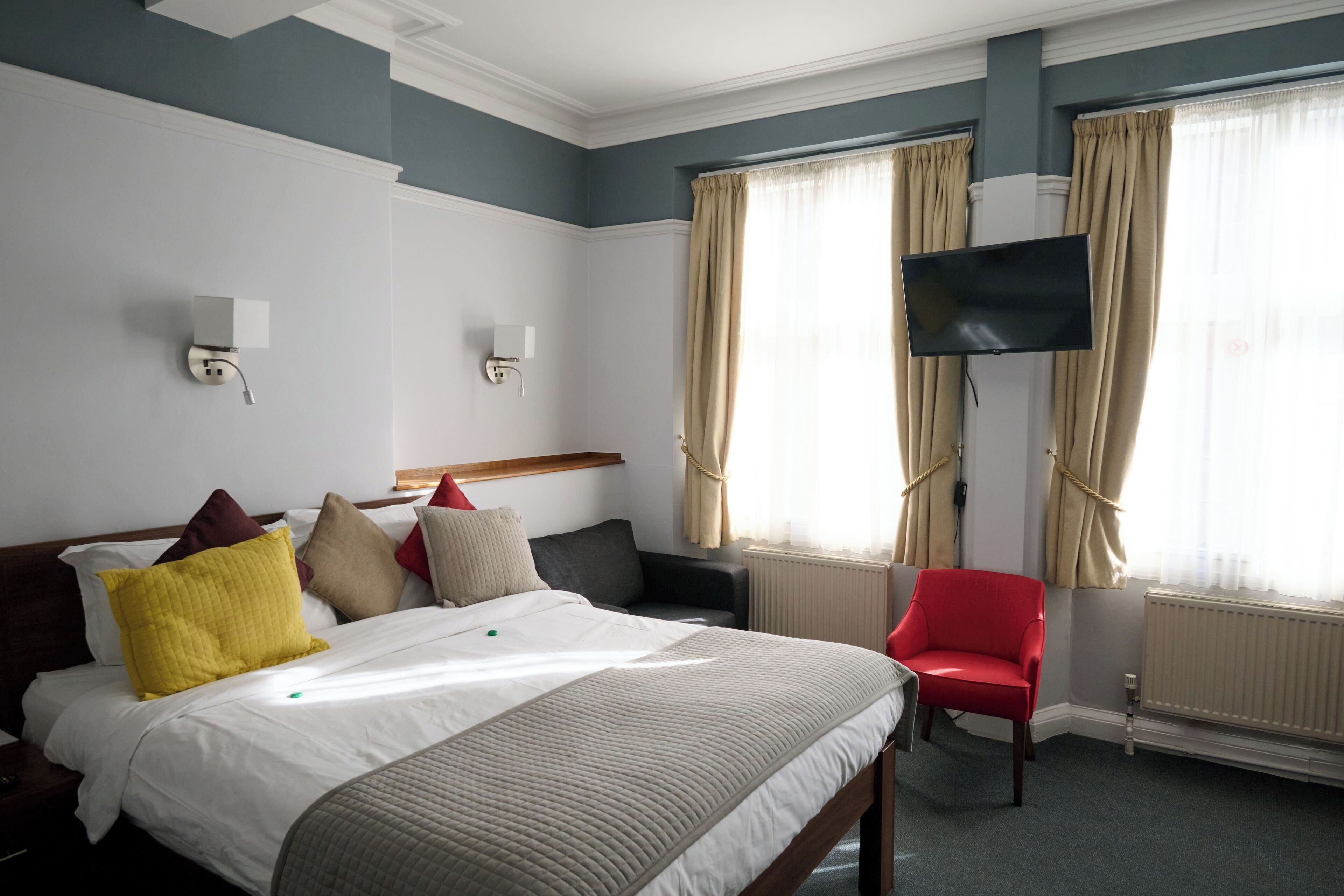 standard triple room | in-room safe, desk, blackout curtains, iron/ironing board