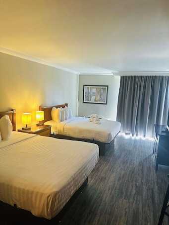 Studio, 2 Queen Beds | In-room safe, blackout drapes, iron/ironing board, WiFi. Aqua Beach Inn