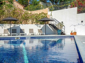 Seasonal outdoor pool, pool umbrellas