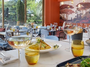 아침 식사, 점심 식사, 저녁 식사 제공, 지중해 요리, 정원 전망