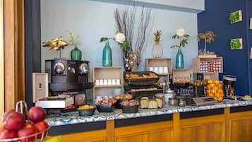 Desayuno buffet diario (EUR 20 por persona)