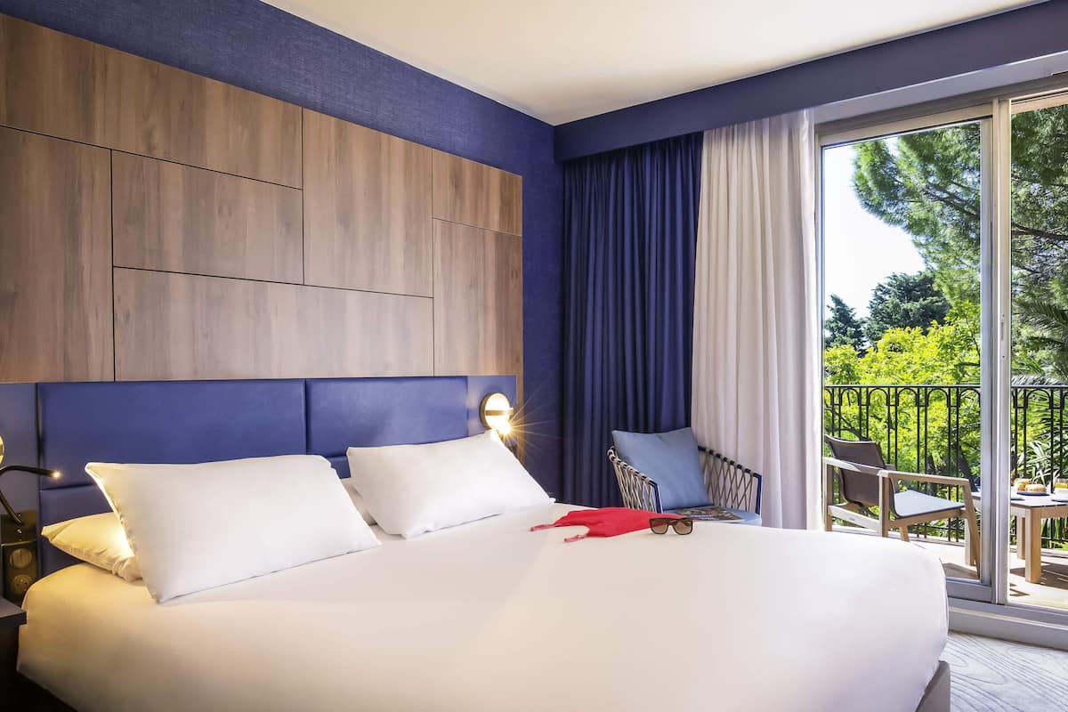 Privilege, Phòng, 1 giường đôi, sân hiên, quang cảnh vườn | Bộ đồ giường cao cấp, két bảo mật tại phòng, bàn 