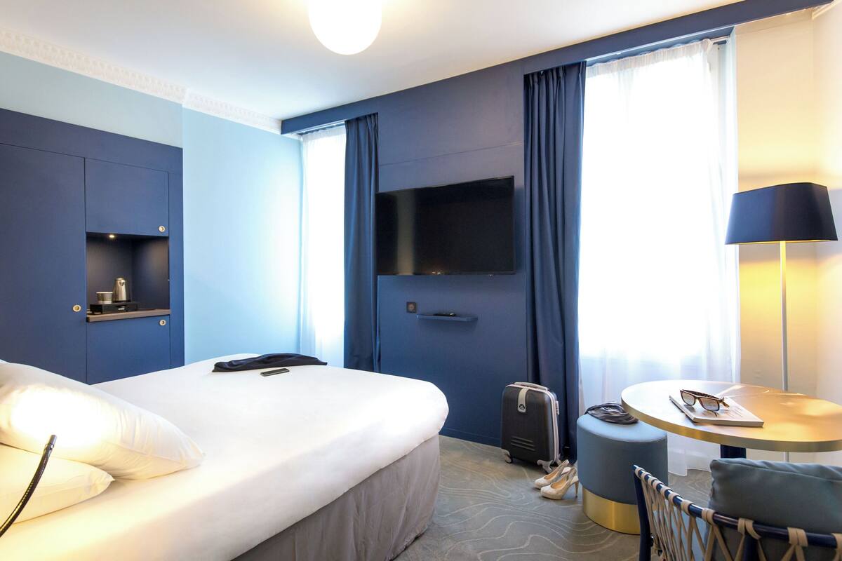 Standard Room, 1 Double Bed, Accessible | Premium bedding, in-room safe, individually decorated