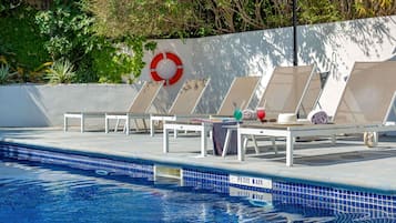 Seasonal outdoor pool, pool umbrellas