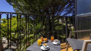 1 bedroom, premium bedding, in-room safe, individually decorated