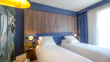 Classic Room, 2 Single Beds | Premium bedding, in-room safe, desk, laptop workspace