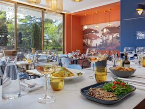 Ze serveren er ontbijt, lunch, diner en brunch 