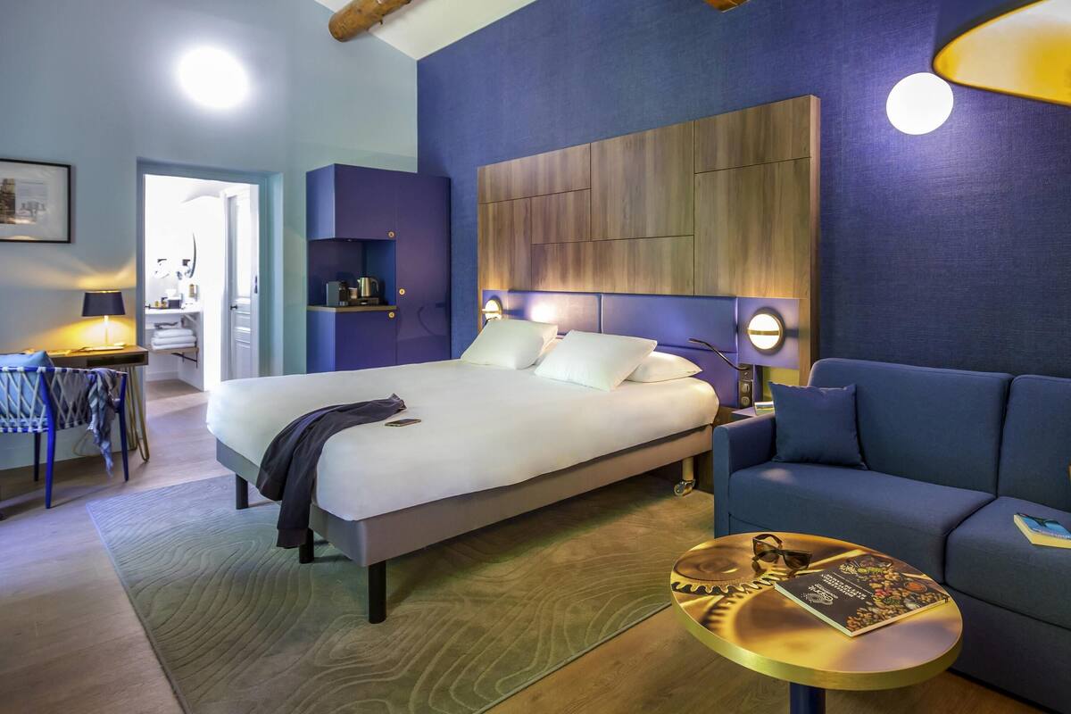 Phòng Suite Junior, 1 giường đôi, quang cảnh vườn | Bộ đồ giường cao cấp, két bảo mật tại phòng, bàn 