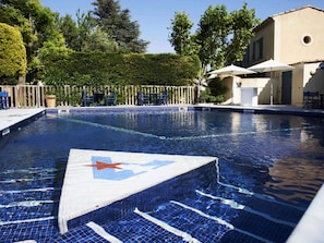 Seasonal outdoor pool, pool umbrellas