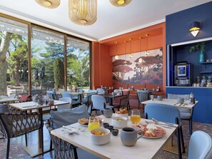 Dagelijks ontbijtbuffet (EUR 20 per persoon)