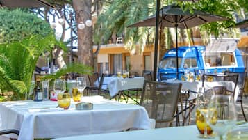 Se sirven desayunos, almuerzos, cenas y brunches