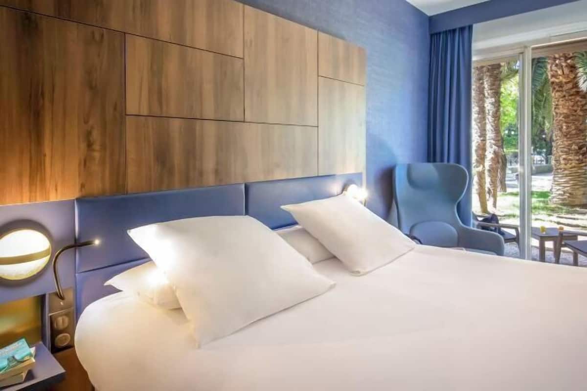 1 Schlafzimmer, hochwertige Bettwaren, Zimmersafe, individuell dekoriert