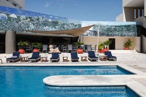 Outdoor pool, open 7 AM to 10:30 PM, sun loungers