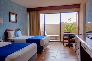 Standard Room | Desk, laptop workspace, bed sheets - Hotel Los Aluxes (Mérida)