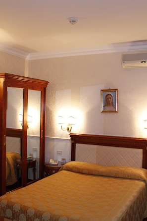 Double Room | Minibar, in-room safe, desk, free WiFi