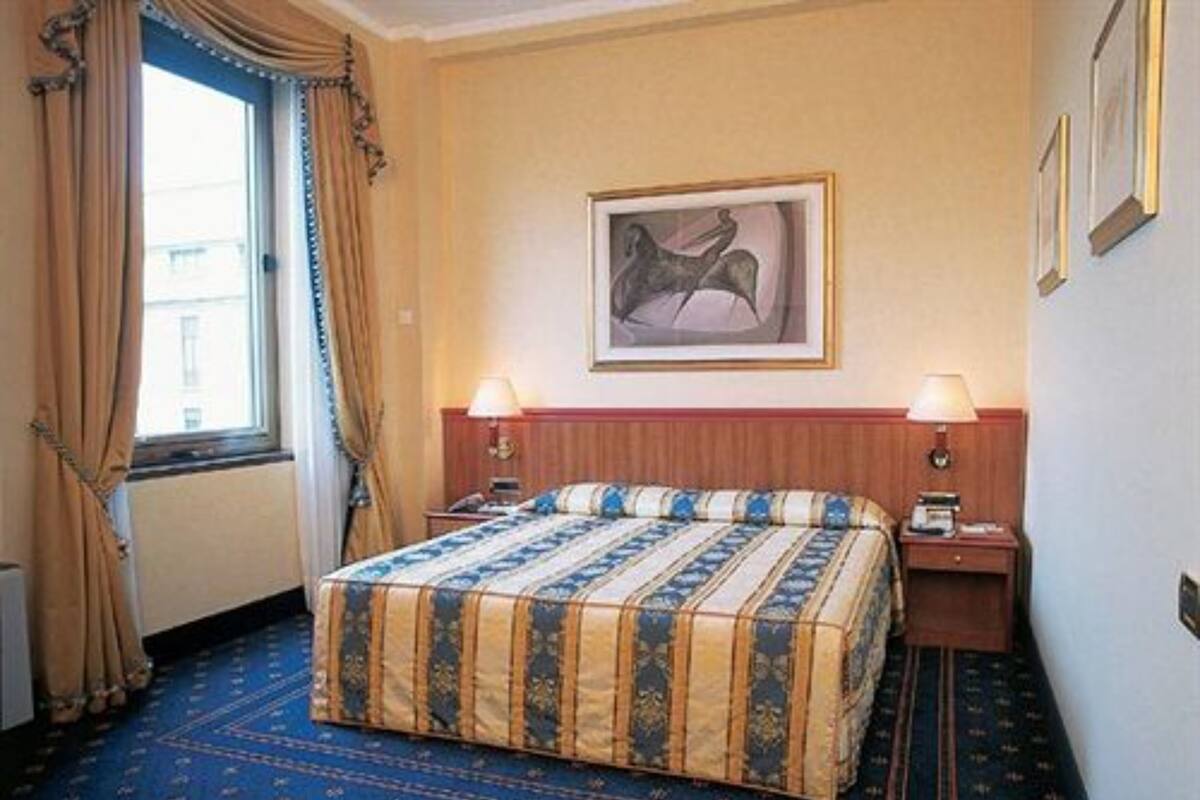 Minibar, in-room safe, laptop workspace, WiFi (free)
