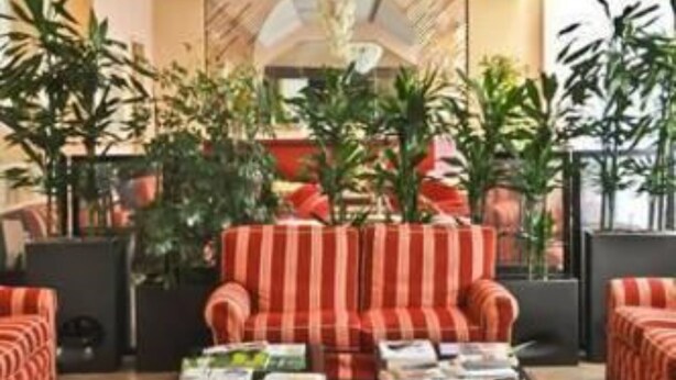 Lobby sitting area - Hotel Lloyd Milan (Milan)