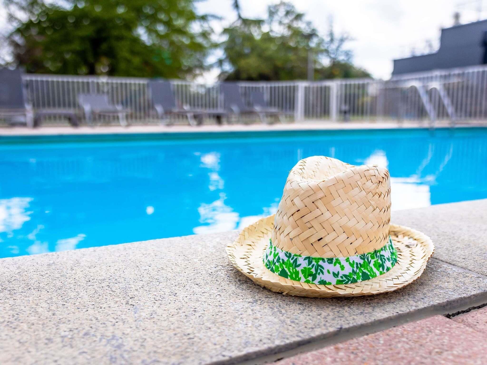 Seasonal outdoor pool, pool umbrellas, sun loungers