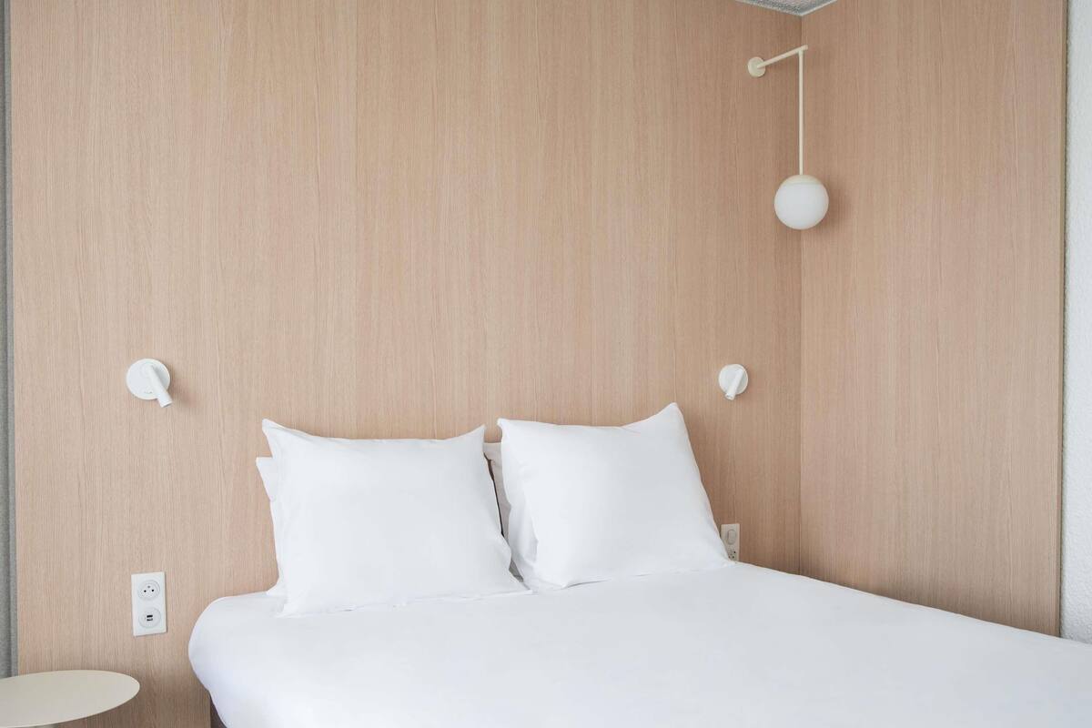 Premium bedding, desk, blackout curtains, soundproofing