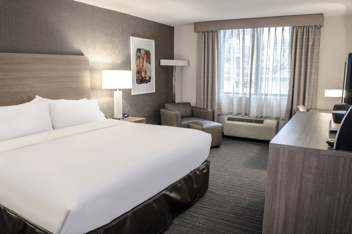 Standardzimmer, 1 King-Bett, barrierearme Badewanne (Communications, Mobility)