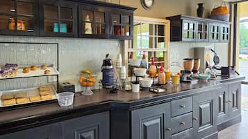 Free daily continental breakfast