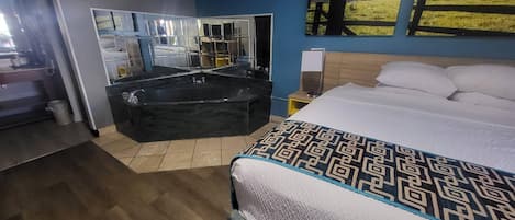 Standard Room, 1 King Bed, Non Smoking, Jetted Tub | In-room safe, desk, blackout drapes, iron/ironing board